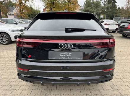 Audi - Q8