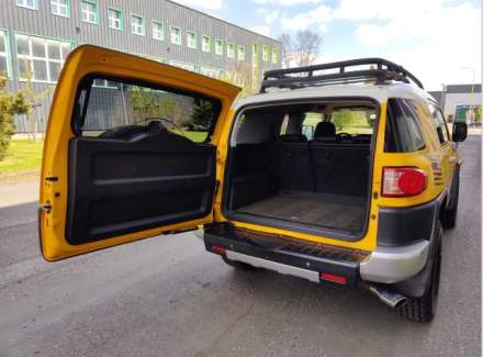 Toyota - FJ Cruiser