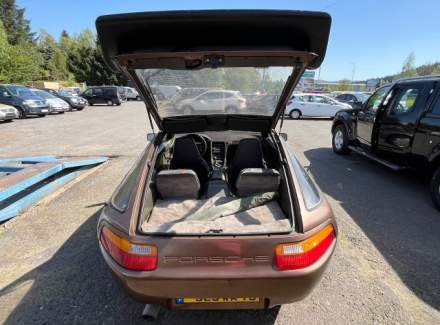 Porsche - 928