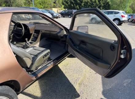 Porsche - 928