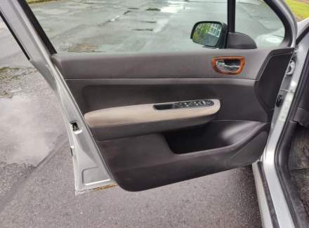 Peugeot - 307