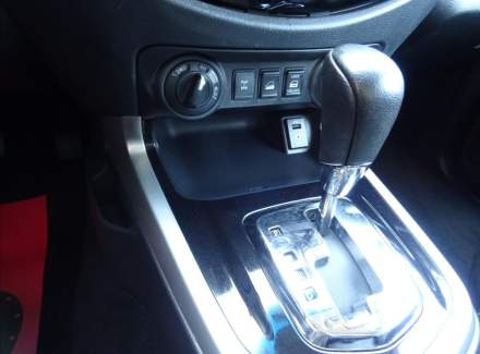 Nissan - Navara