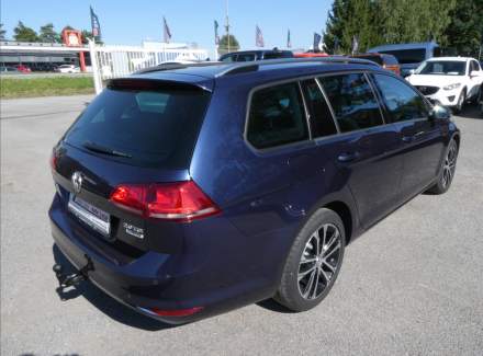 Volkswagen - Golf