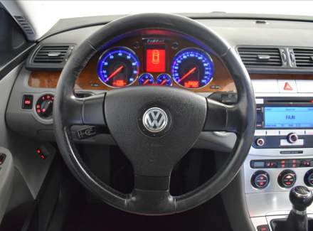 Volkswagen - Passat