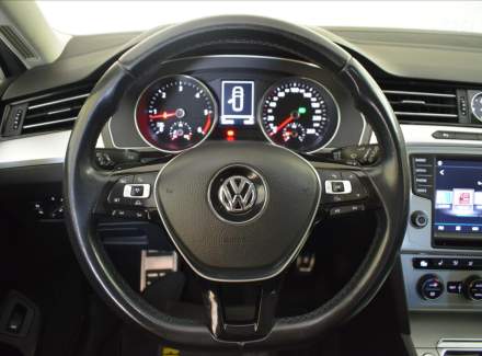 Volkswagen - Passat