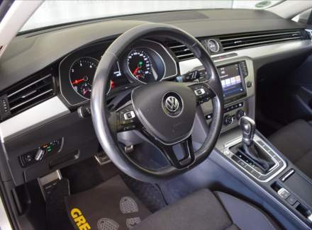 Volkswagen - Passat