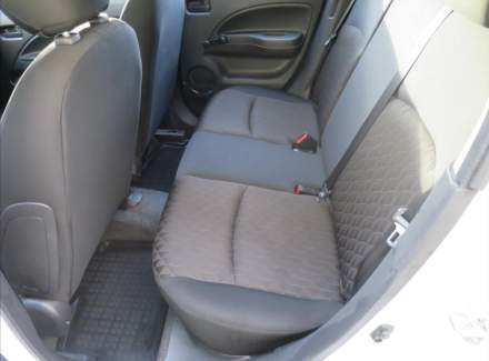 Mitsubishi - Space Gear