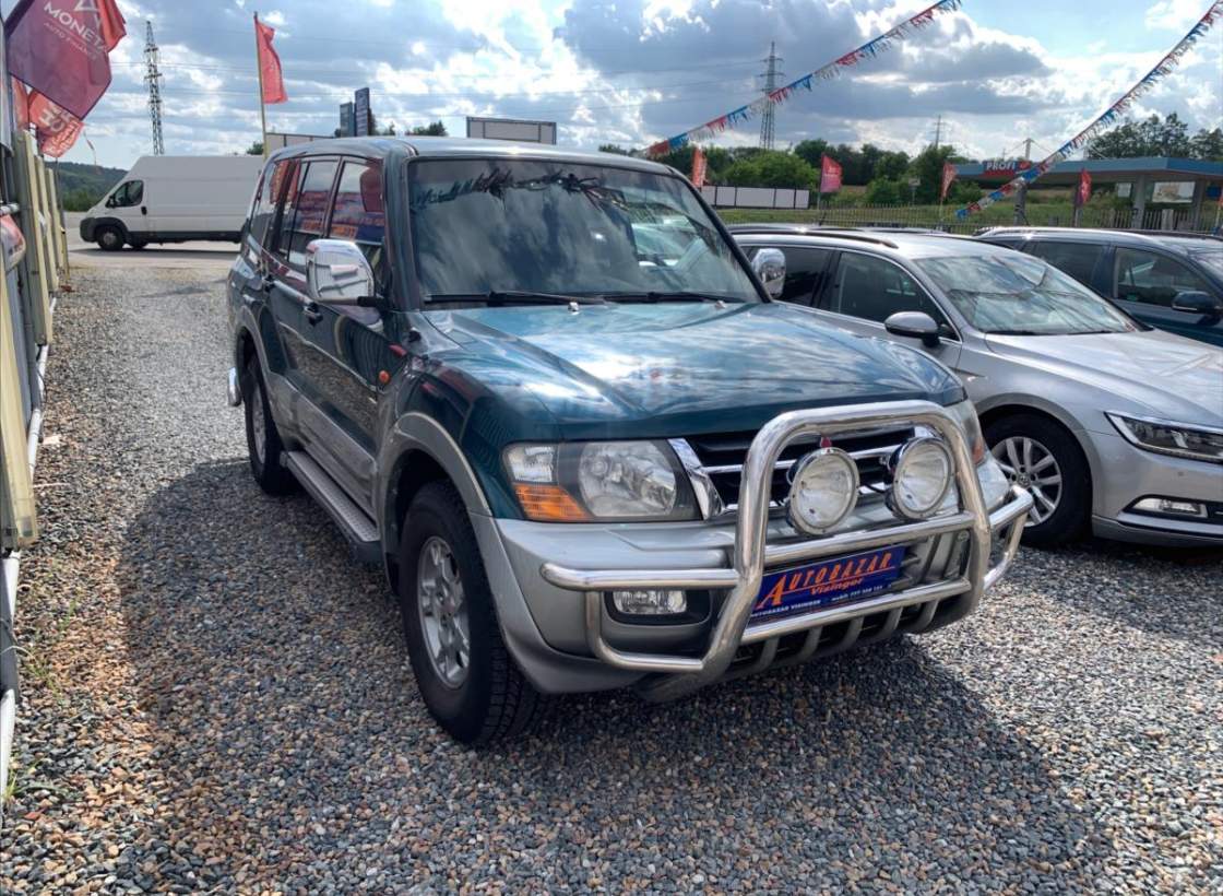 Mitsubishi - Pajero
