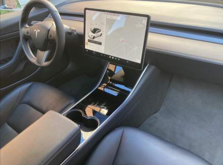 Tesla - Model 3