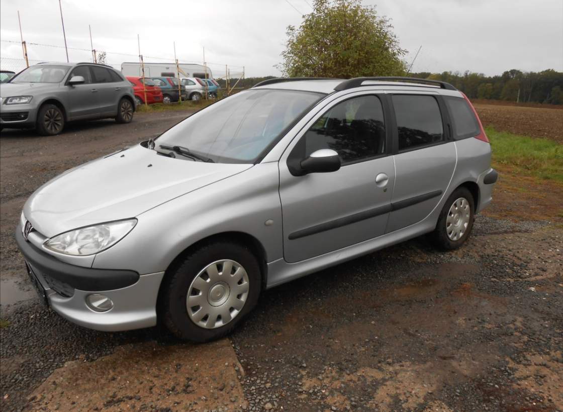 Peugeot - 206