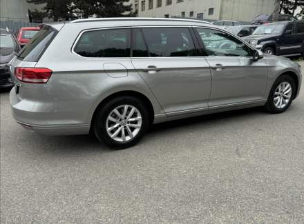 Volkswagen - Passat