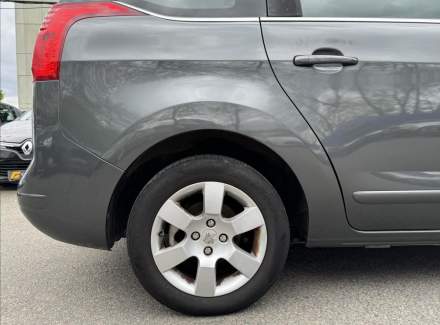 Peugeot - 5008