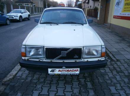Volvo - 240