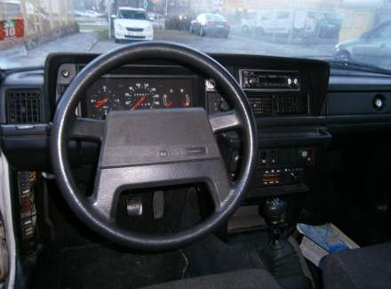 Volvo - 240