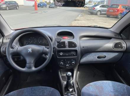 Peugeot - 206