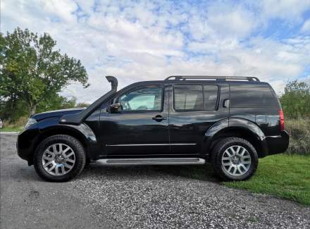 Nissan - Pathfinder