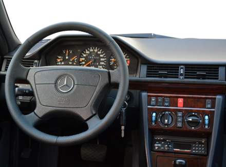 Mercedes-Benz - E-class