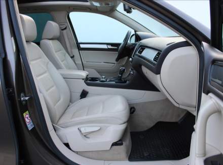 Volkswagen - Touareg