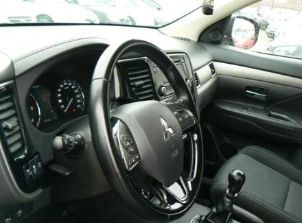 Mitsubishi - Outlander