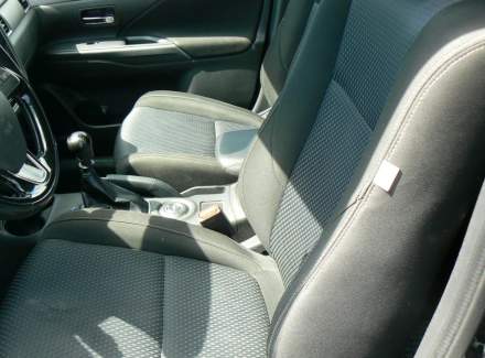 Mitsubishi - Outlander