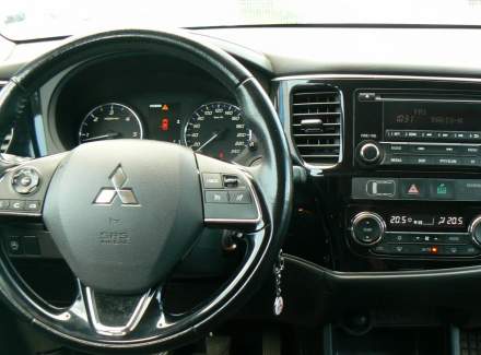 Mitsubishi - Outlander