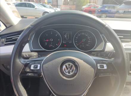 Volkswagen - Passat