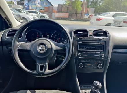 Volkswagen - Golf