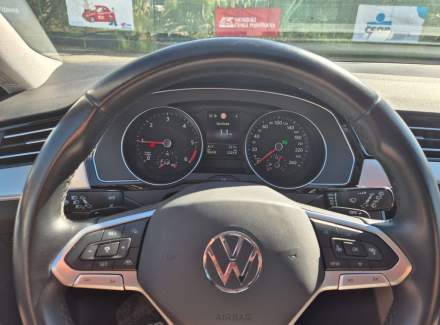 Volkswagen - Passat