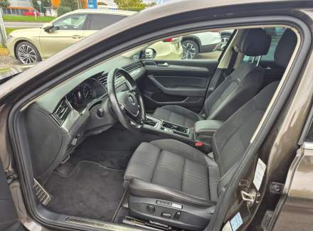 Volkswagen - Passat