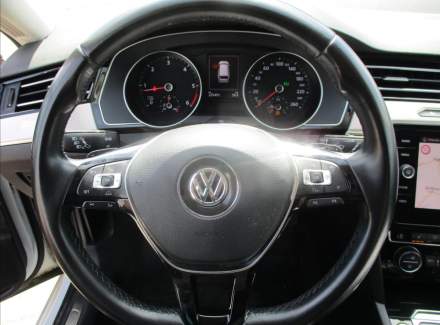 Volkswagen - Passat