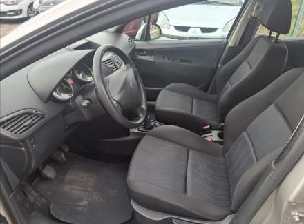 Peugeot - 207