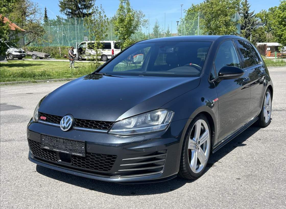 Volkswagen - Golf
