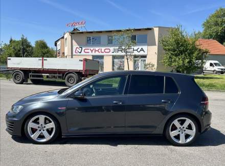 Volkswagen - Golf