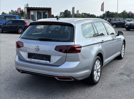 Volkswagen - Passat