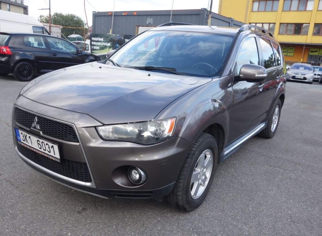 Mitsubishi - Outlander