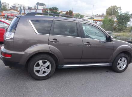 Mitsubishi - Outlander