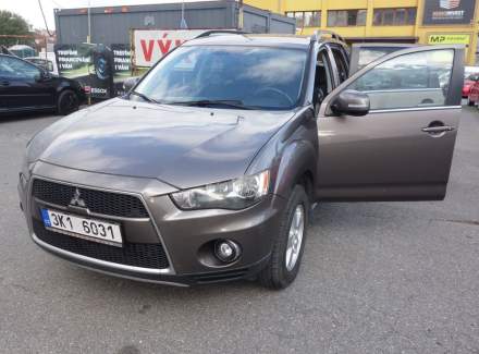 Mitsubishi - Outlander