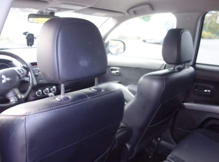 Mitsubishi - Outlander