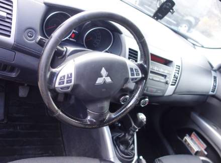 Mitsubishi - Outlander