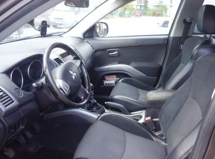 Mitsubishi - Outlander