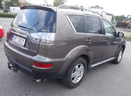 Mitsubishi - Outlander