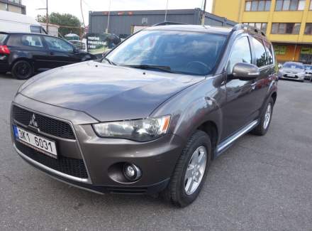 Mitsubishi - Outlander