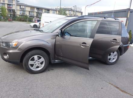 Mitsubishi - Outlander