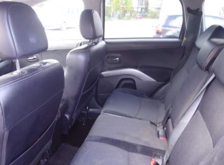 Mitsubishi - Outlander