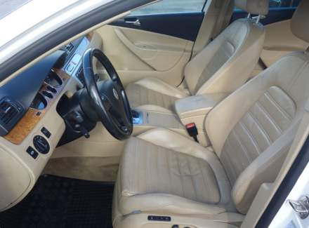 Volkswagen - Passat