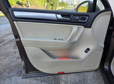 Volkswagen - Touareg