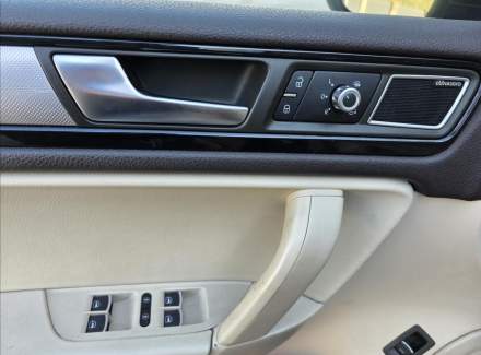 Volkswagen - Touareg