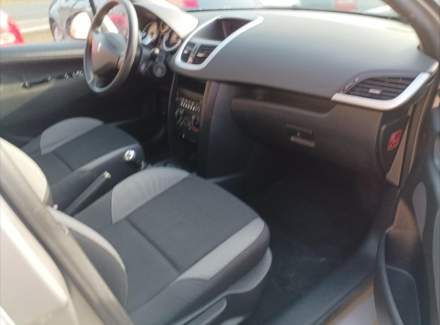 Peugeot - 207