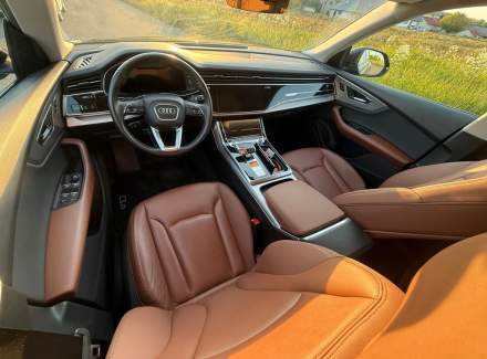 Audi - Q8