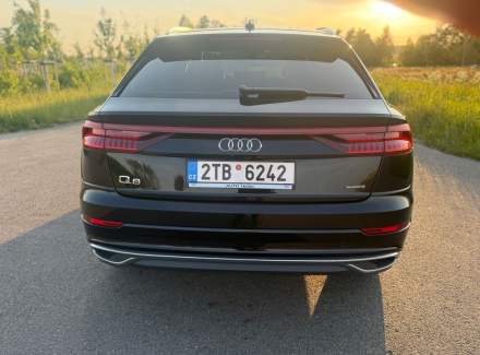 Audi - Q8